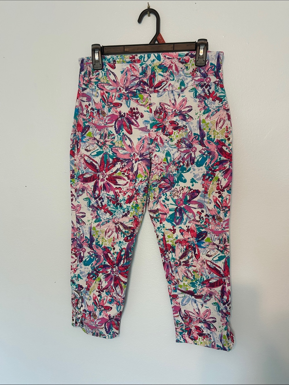 Attyre Floral Capris in White, Pink, Teal & Green